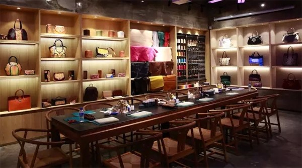 皮具品牌定位,红谷女包品牌定位,皮具品牌市场定位