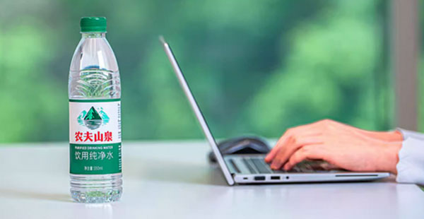 农夫山泉绿瓶水布局品牌战略，低价抢占市场高地